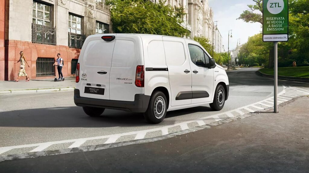 Nuova Toyota Proace City Electric a Torino da Central Motors