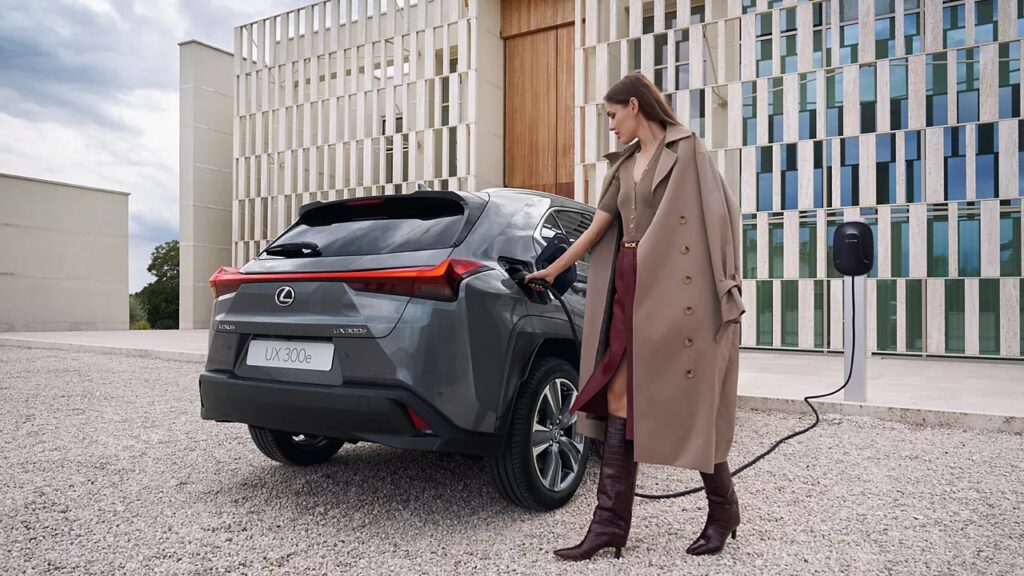 nuova lexus ux 300e electric da central motors a torino