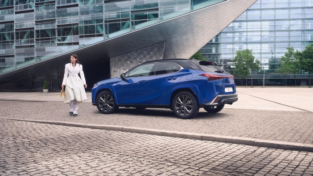 nuova lexus ux 300h hybrid ibrida da central motors a torino